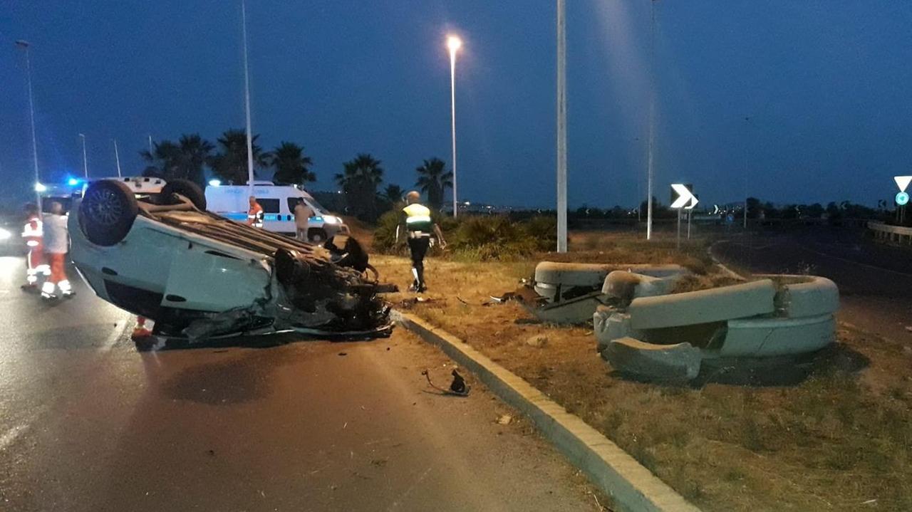Cagliari, ubriaco causa un incidente: tutti feriti gli occupanti dell'auto