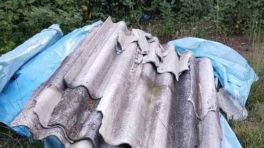 Discarica di eternit nel cuore delle Cerbaie