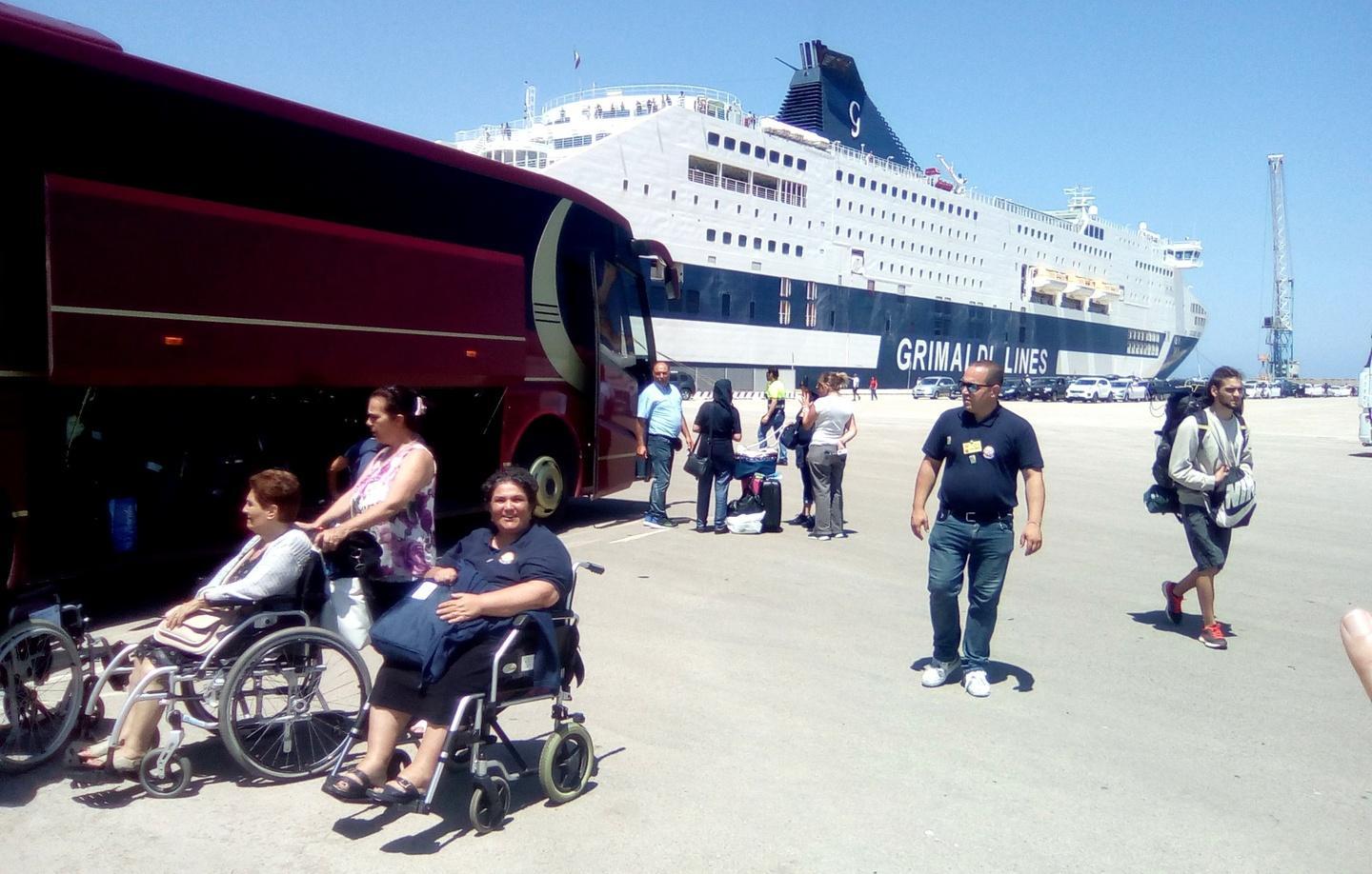 La rabbia dei pellegrini: una notte allo sbando 