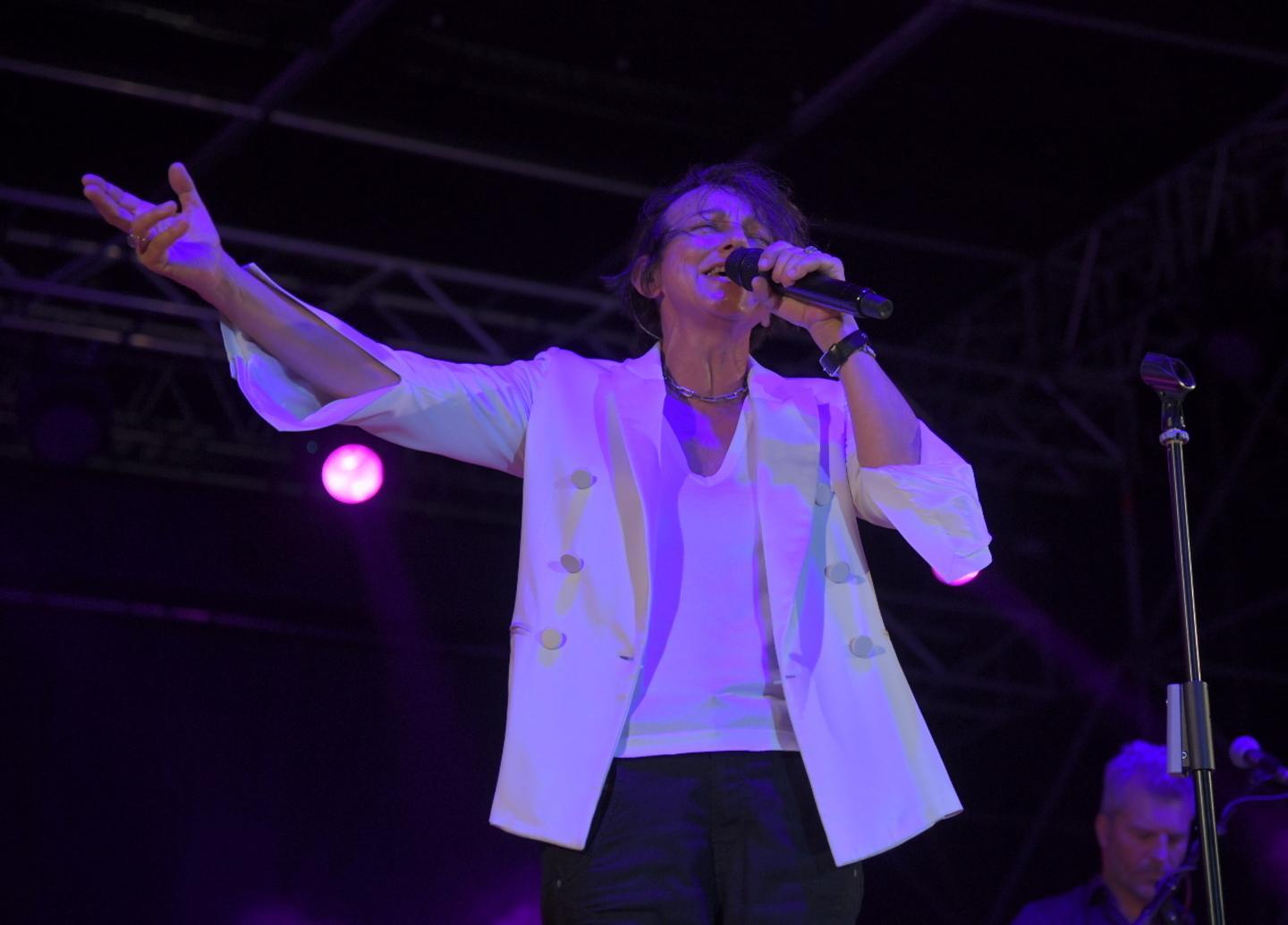 Canta Gianna Nannini, ventimila in piazza a Golfo Aranci