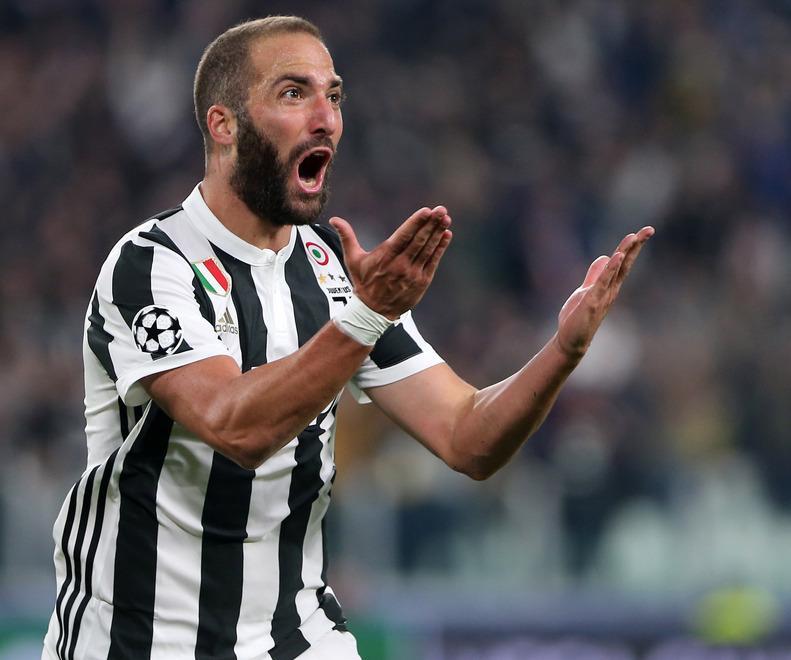 Juve, Higuain e Rugani in partenza per Londra La Roma su Malcom 