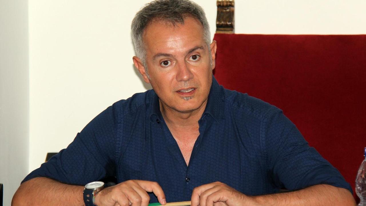 L’ex sindaco del Pd accusa: «Sono dati fasulli»
