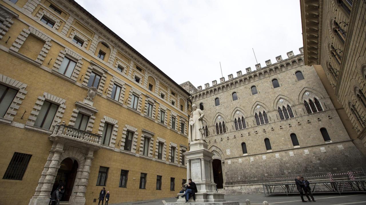 La sede del Monte dei Paschi a Siena
