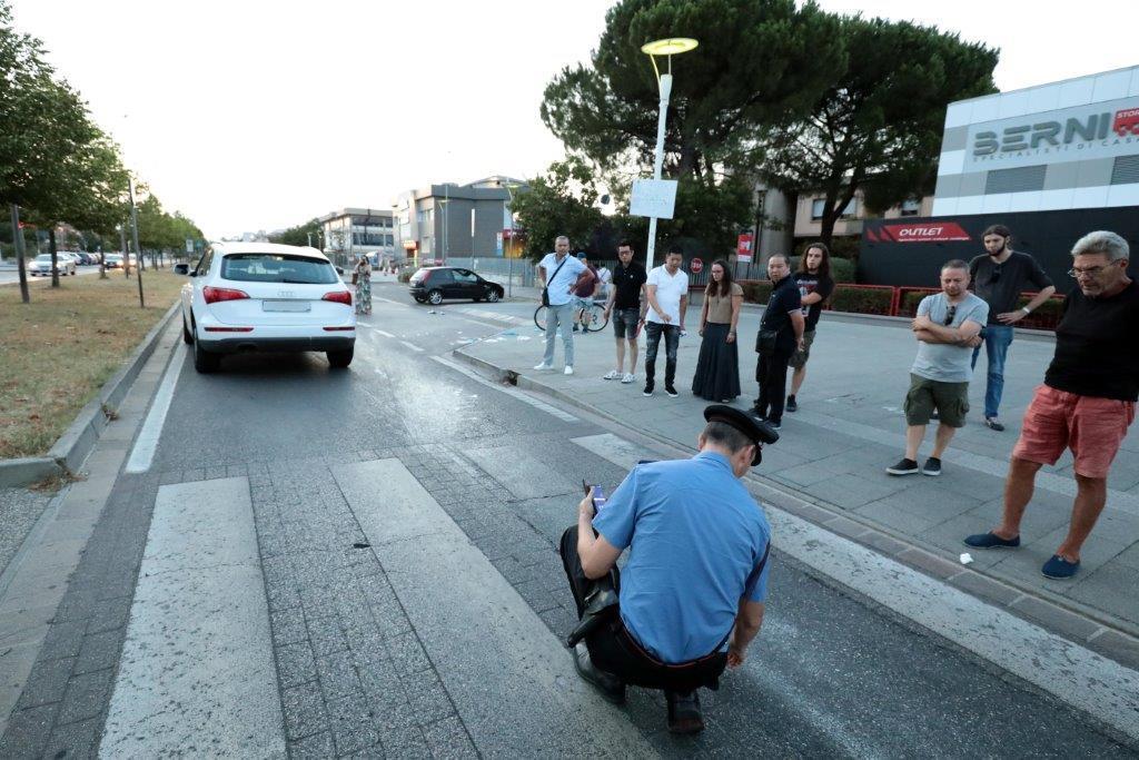 I rilievi sul luogo dell'incidente (Foto Agenzia Carlo Sestini)
