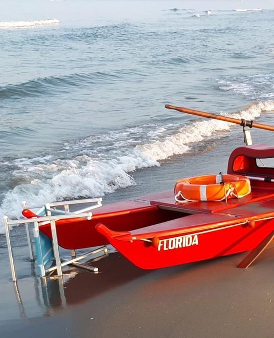 Patini scaraventati in mare e postazioni dei bagnini rotte 