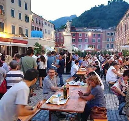 Festa del lardo, avvio boom con centinaia di presenze 