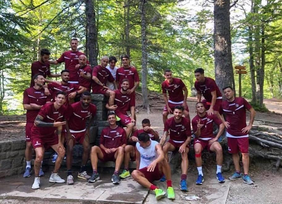 Bosco, adesivi e diagonali: qui sboccia il Livorno di CL99 