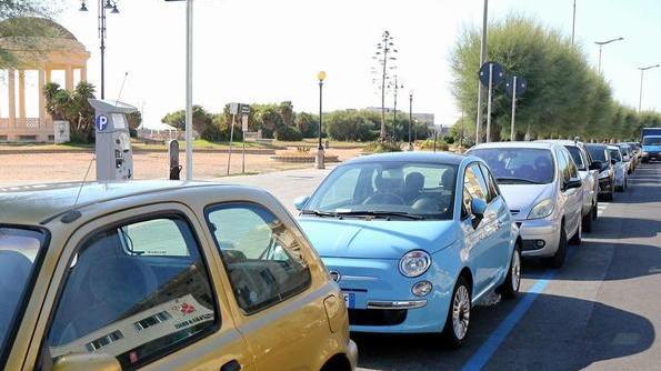 Ultimo weekend senza pagare sul lungomare scatta la sosta