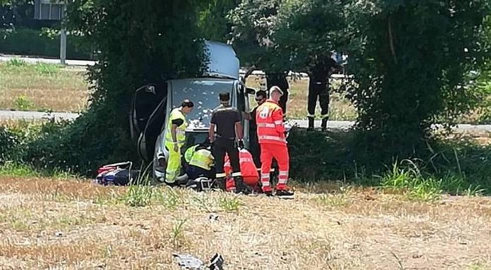 Scontro in tangenziale Auto decolla e due feriti