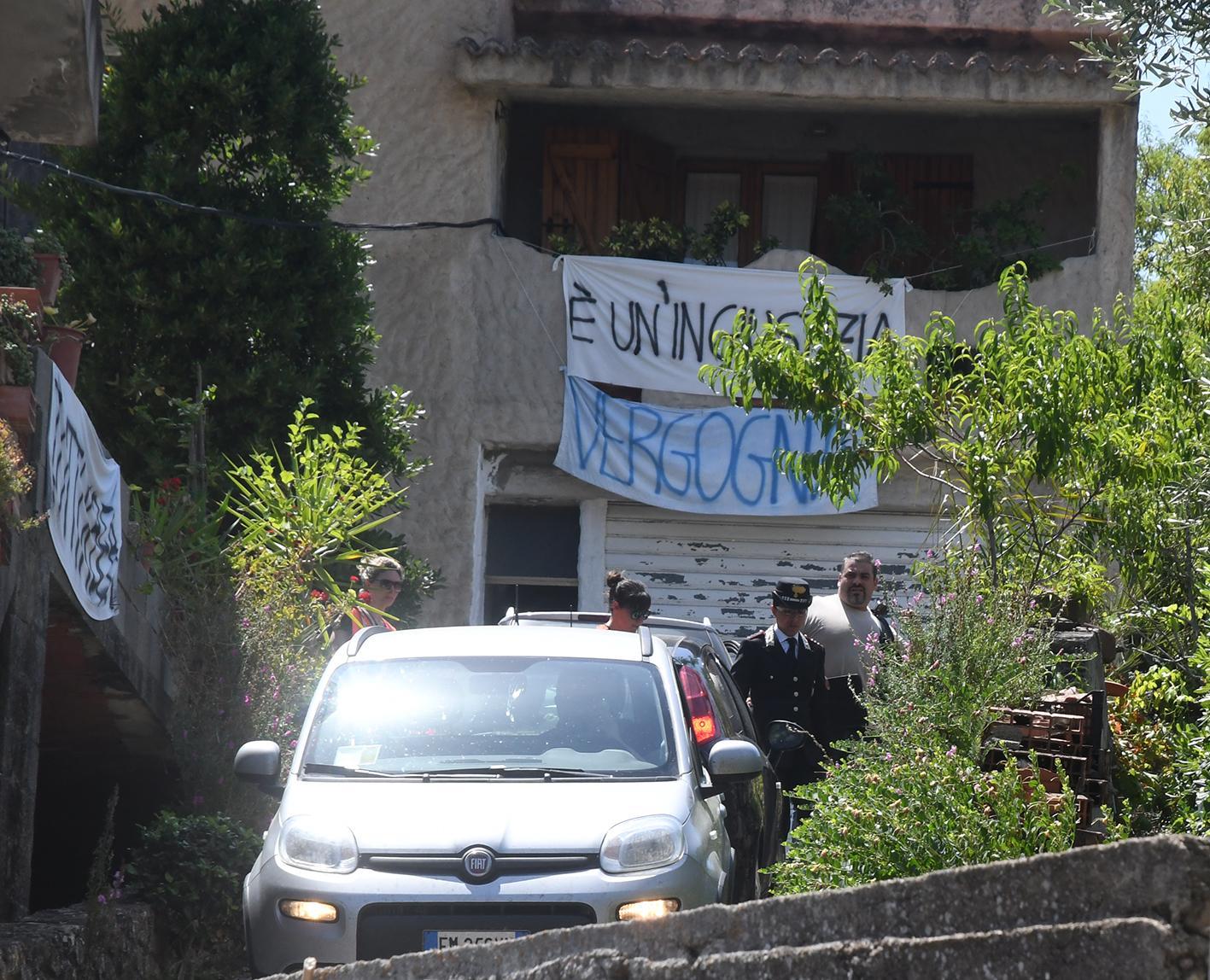 Il prelievo della piccola avvenuto il 3 luglio dalla casa materna