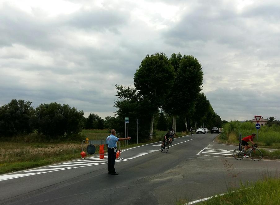 Via Val di Cecina viabilità nel caos con il senso unico per la ciclabile 