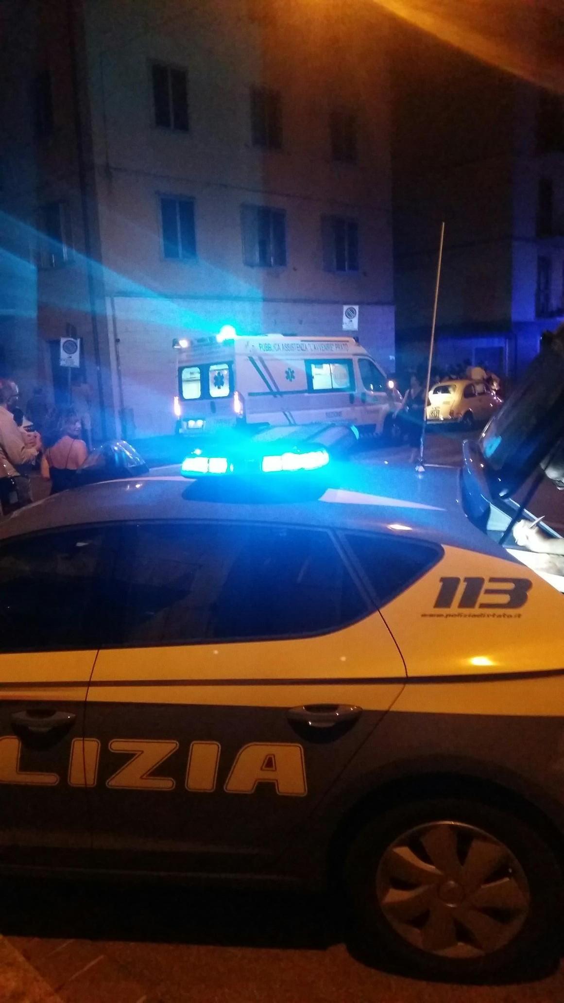 La polizia e le ambulanze sul luogo della disgrazia