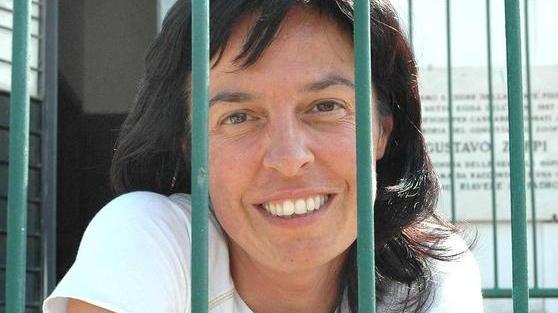 Rubano le scatolette destinate a cani e gatti