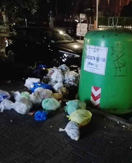 Oltre 200 abbandoni di rifiuti Il Comune bacchetta Sea 