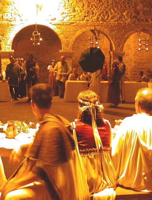 Folclore e gastronomia Il corteo storico chiude le serate medievali 