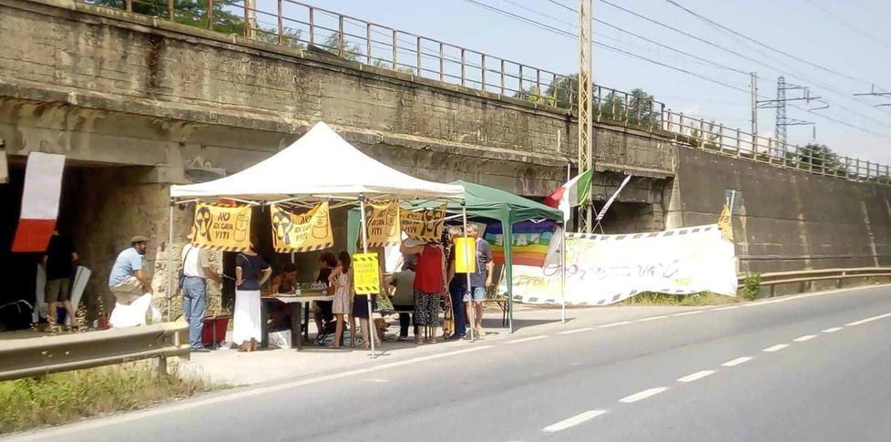 «Confindustria difende la discarica come il polo chimico» 