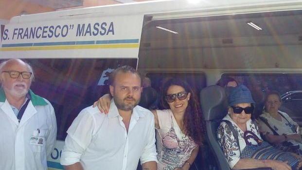 L’emozione del mare per un gruppo di anziani della Ascoli