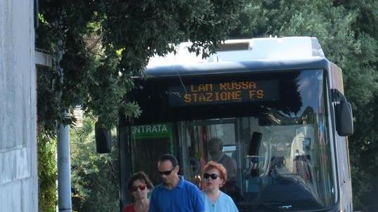 Piazza delle Carrozze senza bus: «Qui solo un cantiere infinito»