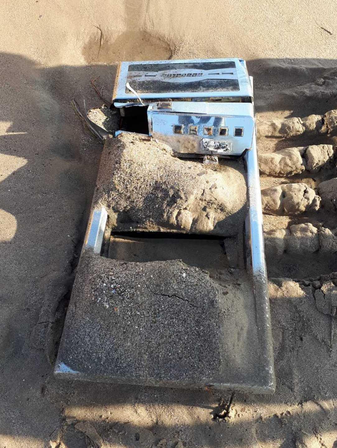 Slot machine spiaggiata a Platamona 