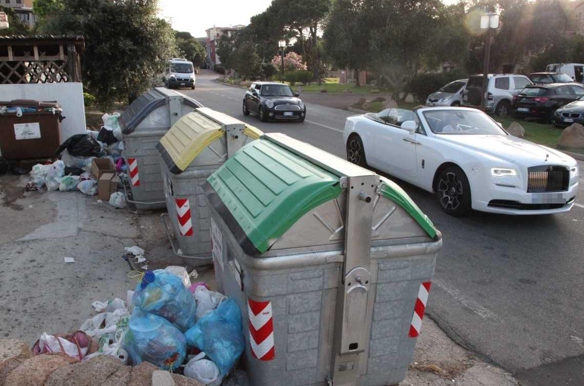 A Liscia di Vacca cassonetti strapieni e cumuli di sacchetti 