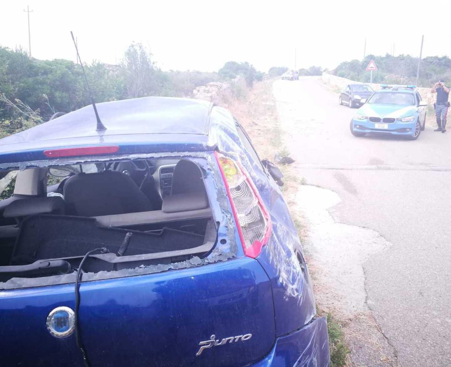 Auto fuori strada, 17enne in rianimazione 