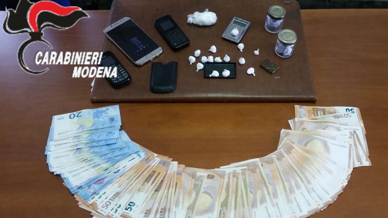 Carpi, in carcere due spacciatori: rifornivano modelle, calciatori e imprenditori