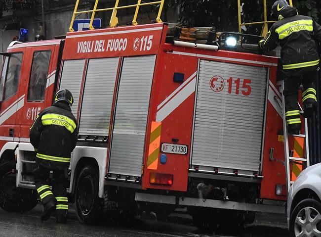 Un intervento dei vigili del fuoco (archivio)