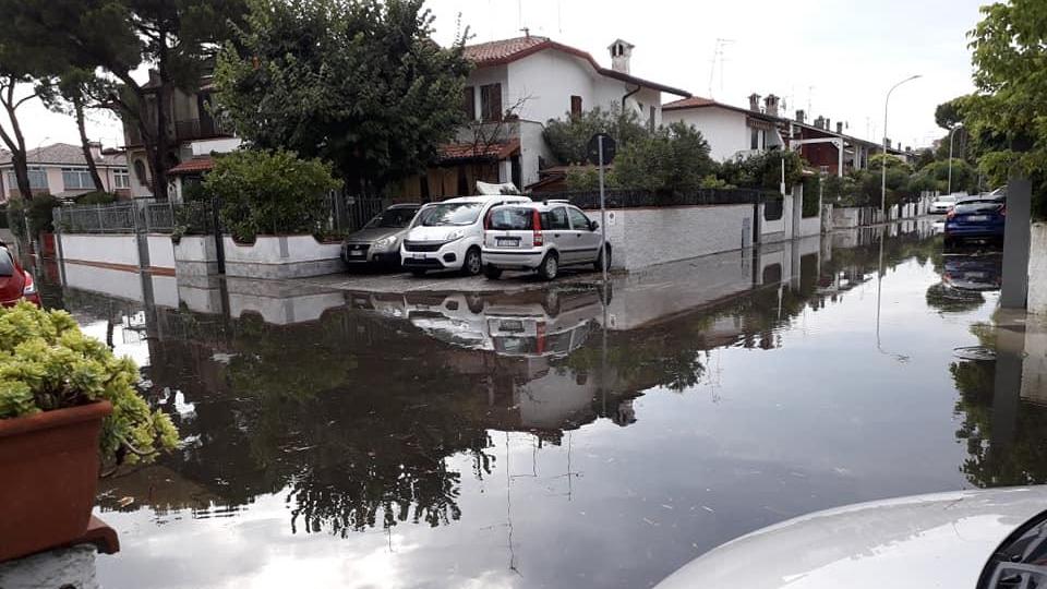 Viale Cuba a Lido Nazioni allagato