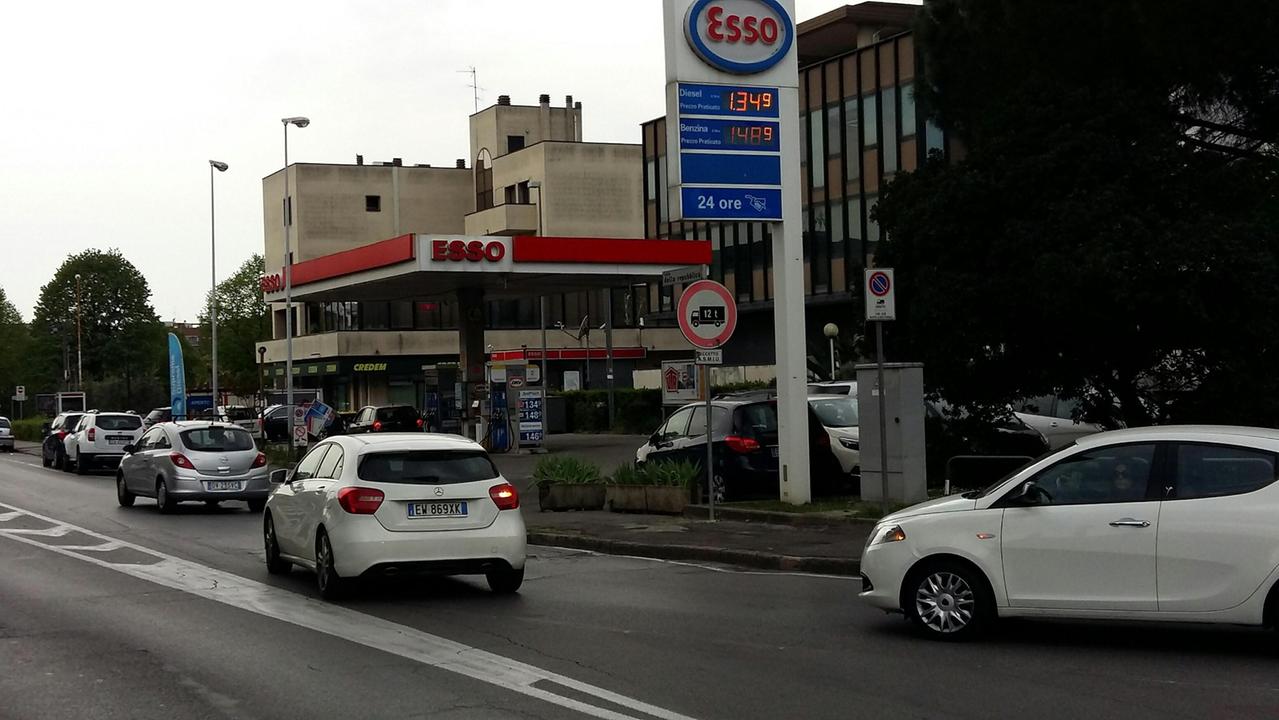 Il distributore Esso di viale della Repubblica