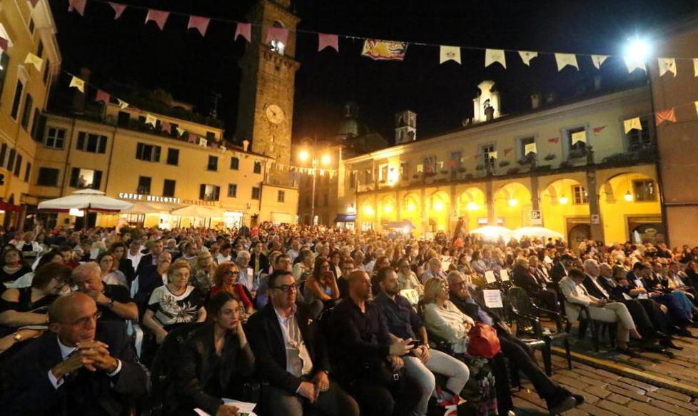 Bancarella, trionfa Dolores Redondo ben 142 i voti all’autrice iberica 