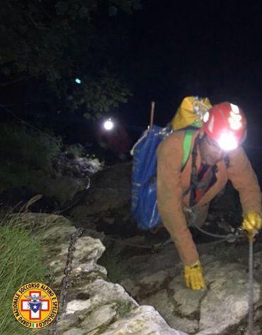 Aiuti a uno speleologo Trasferta a Cuneo per il Soccorso Alpino 