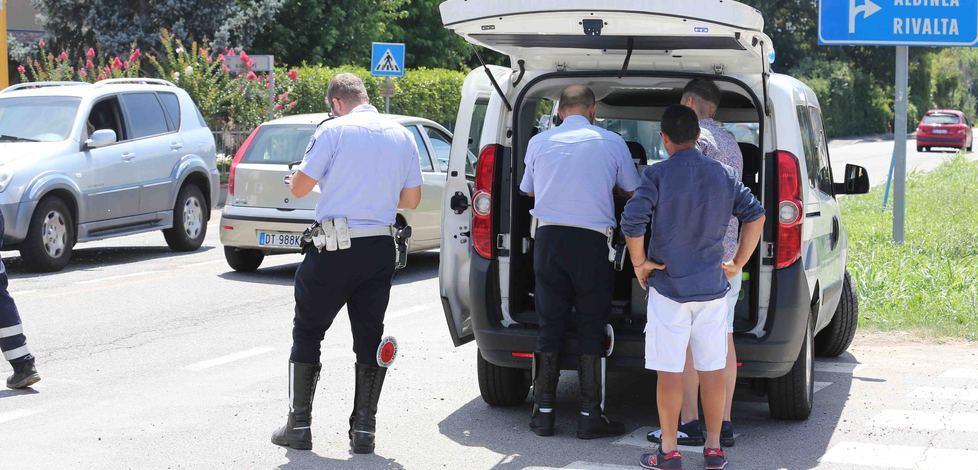 Schianto tra auto con bimbi a bordo Coinvolti in sei 