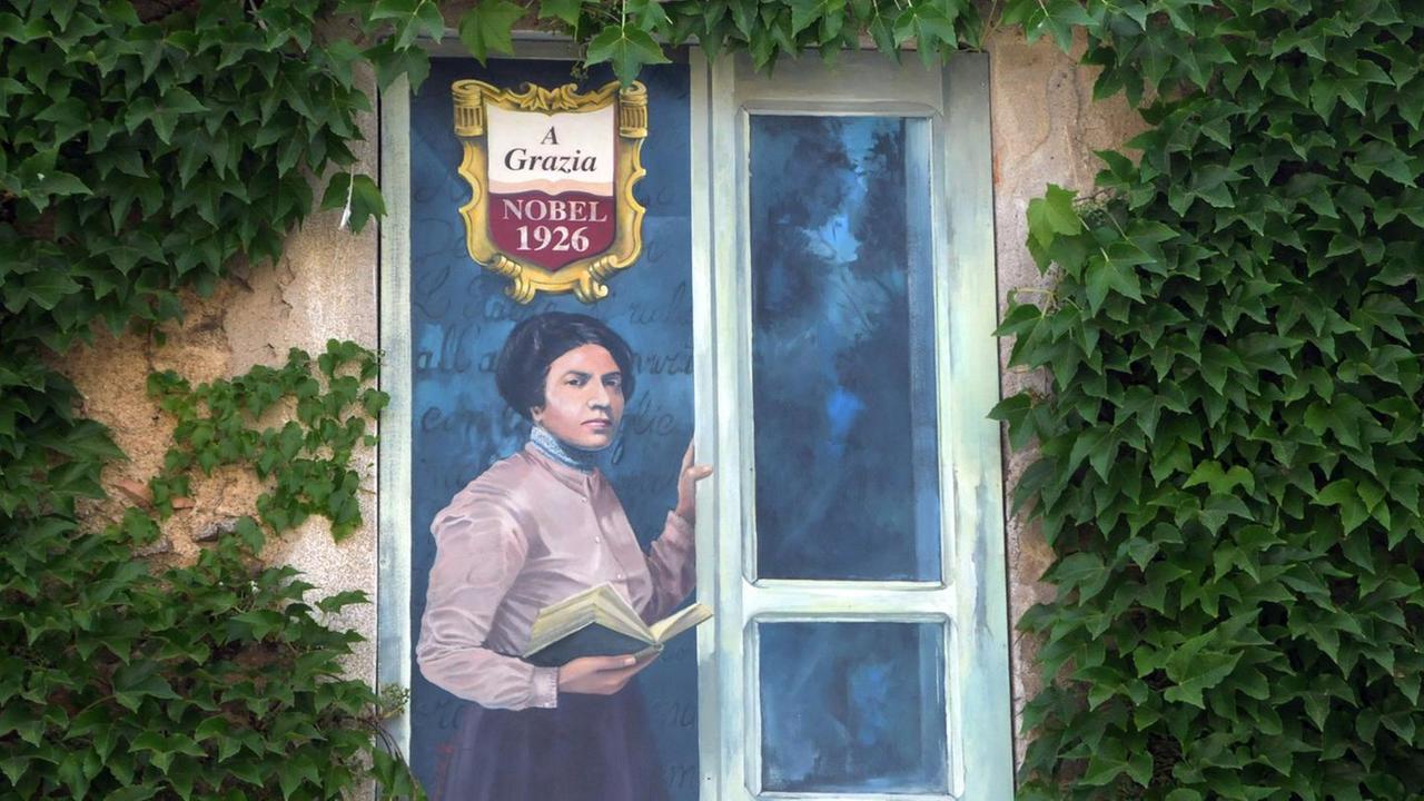 Murale tra il verde per “L’edera” di Grazia Deledda