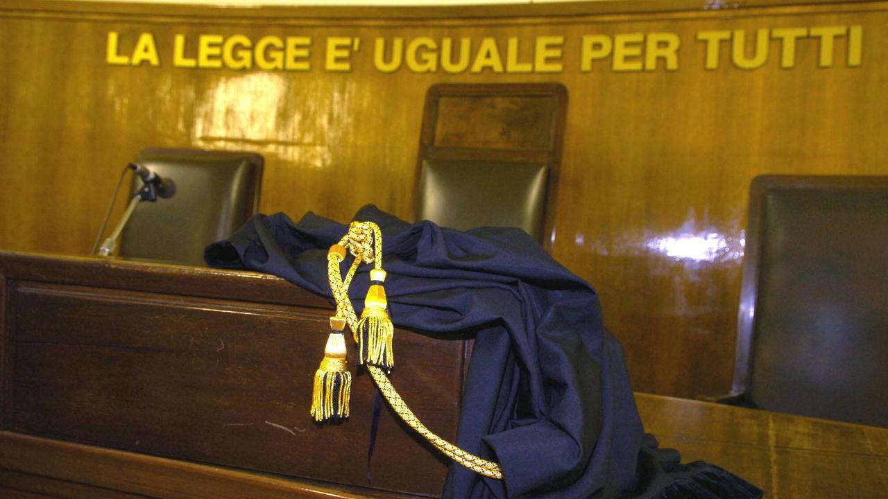 L'incubo di un commerciante olbiese: rapinato di 23mila euro, viene processato per calunnia