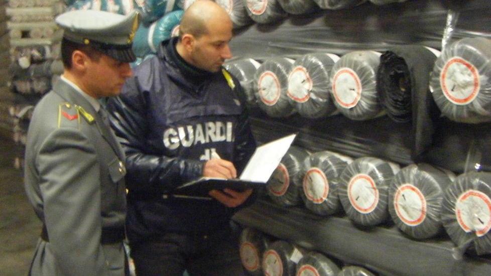 Maxi-evasione dell’Iva sui tessuti made in China rivenduti al nero