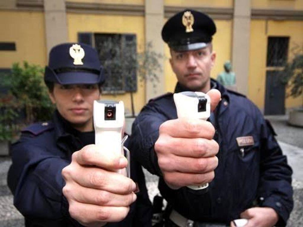 Lo spray al peperoncino in dotazione alla polizia