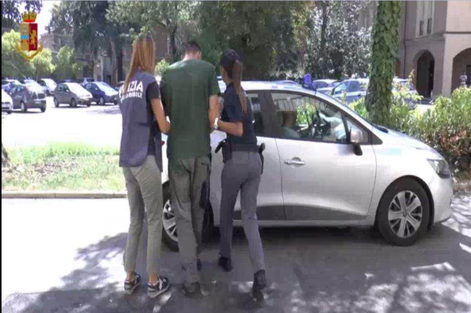 Violentata a Reggio Emilia mentre passeggiava, Salvini annuncia l'arresto