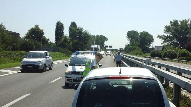Reggio Emilia, auto in contromano in tangenziale. La 78enne: «Ho sbagliato ingresso»