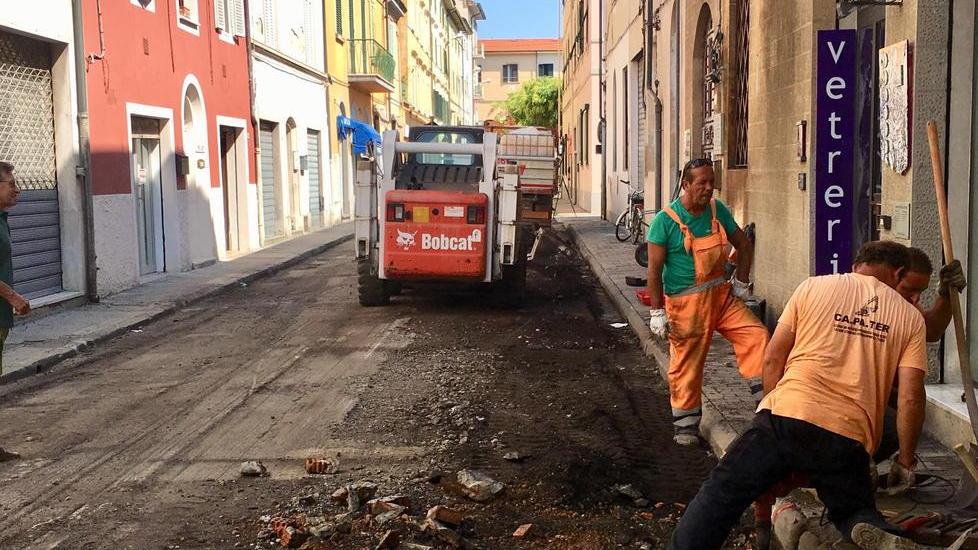Cantieri per asfaltare strade in centro e nelle frazioni
