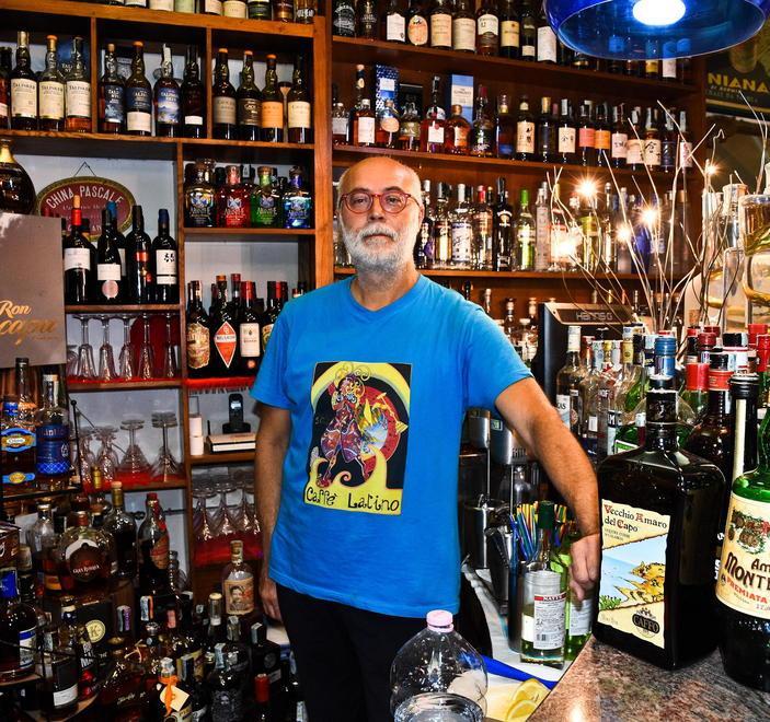 Un cocktail d’autore da Calogero La movida elegante al Caffè Latino 