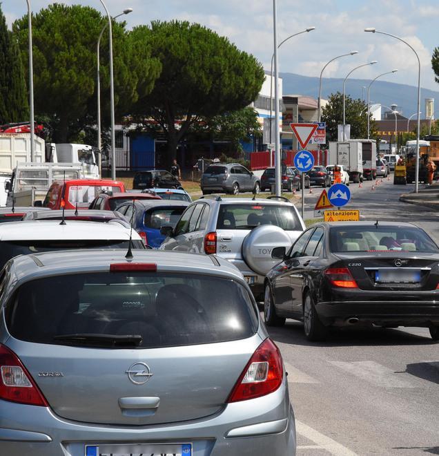 Il bus la lascia a piedi per la terza volta