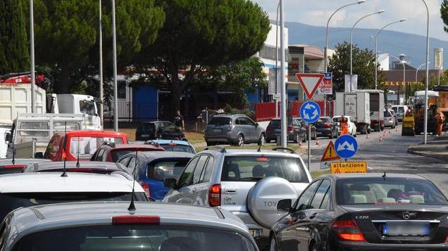 Il bus la lascia a piedi per la terza volta