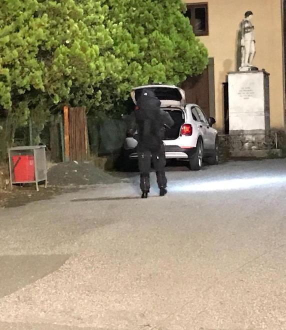 Trovato un ordigno per assaltare bancomat su un’auto rubata