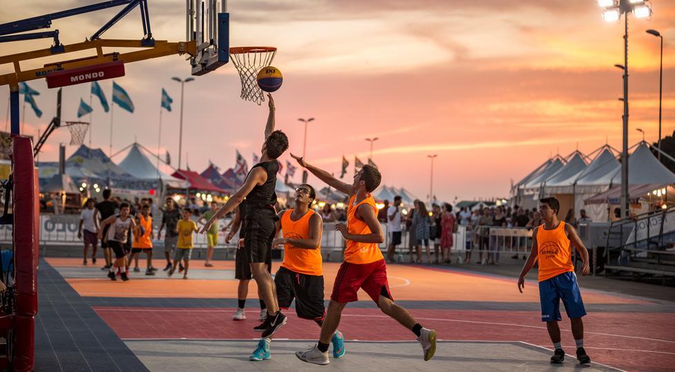 A canestro sul tramonto E lo Streetball è magia