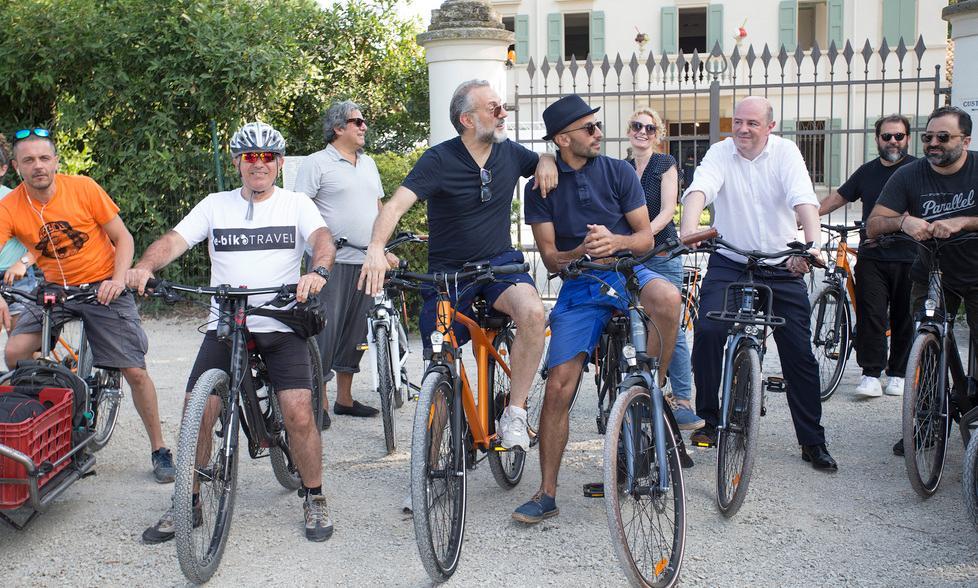 Superchef di tutto il mondo in bici per Modena