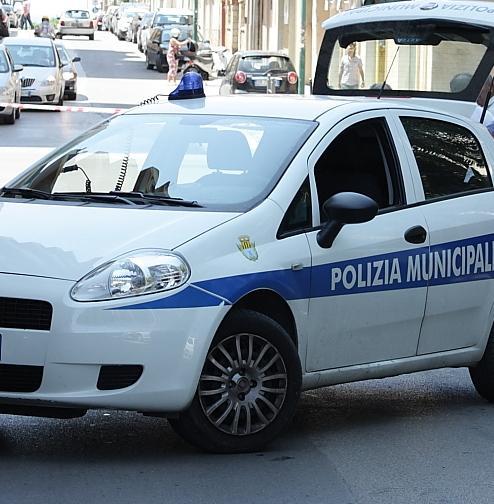 «Un vigile mi ha colpito con il calcio della pistola»