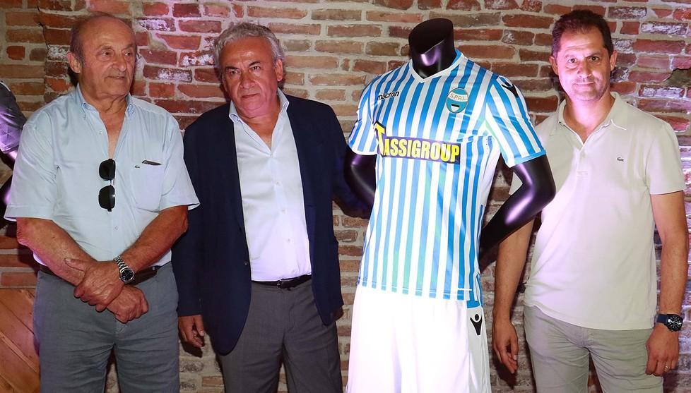 Ecco le nuove maglie, Spal fra tradizione e novità svelata la seconda pelle 