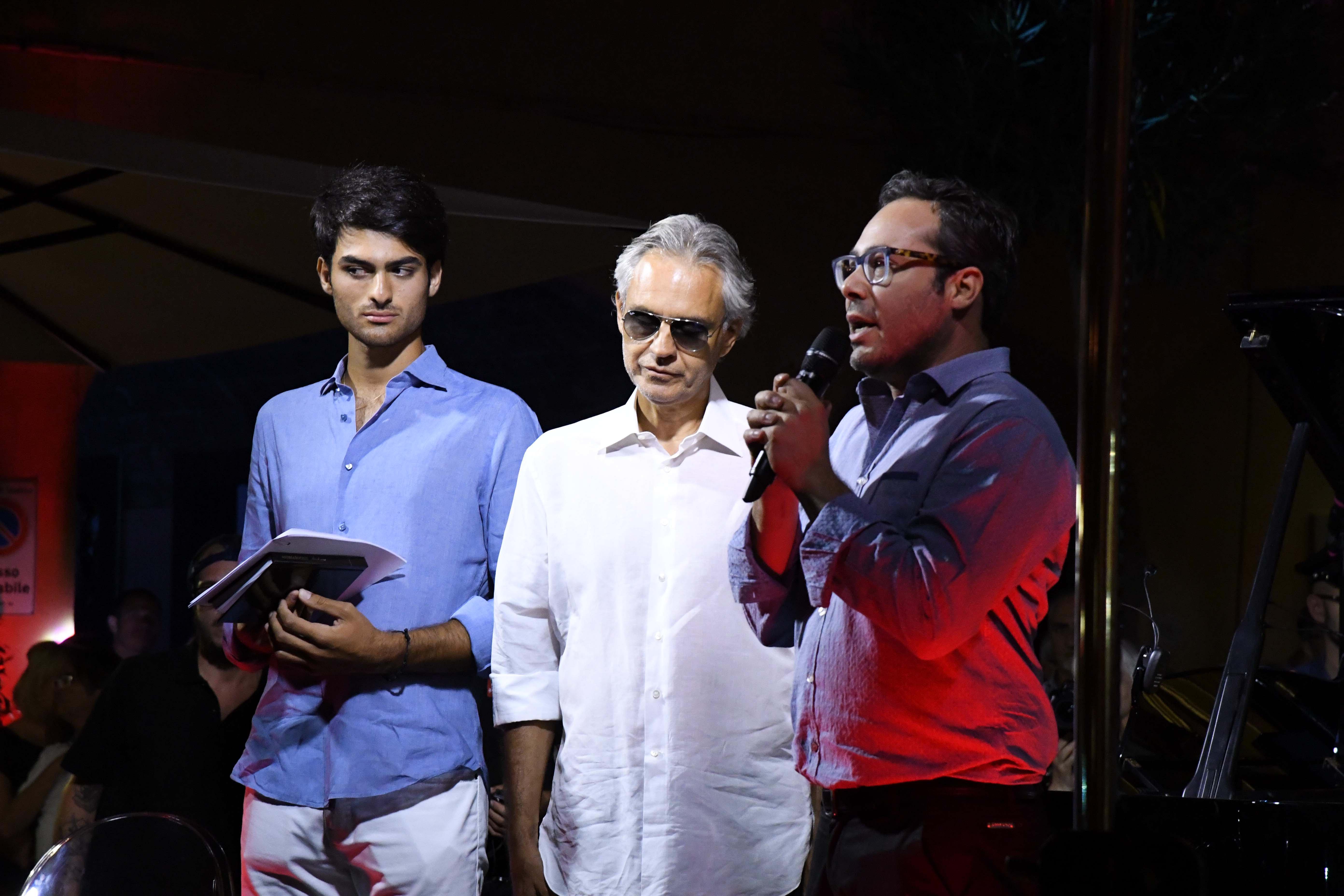 Andrea Bocelli presenta le sue poesie - Video