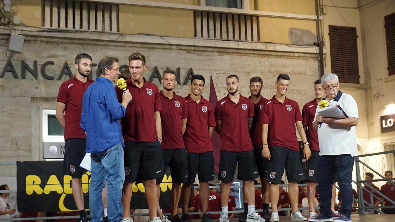I giocatori granata in piazza Cavour