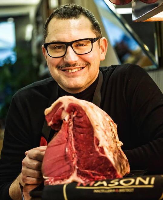 Michelangelo Masoni nel suo nuovo Bistrot in via San Martino al Mercato (foto Luca Managlia)